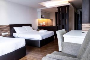 Postel nebo postele na pokoji v ubytování Classy Studio Apartment (KBCP)