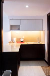 Kuchyň nebo kuchyňský kout v ubytování Classy Studio Apartment (KBCP)