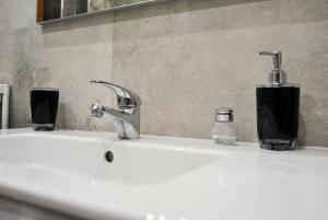 A bathroom at RomAmourHouse