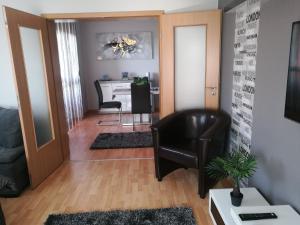 Televízia a/alebo spoločenská miestnosť v ubytovaní Csabai Apartman