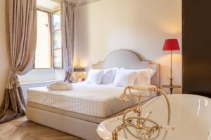 Voodi või voodid majutusasutuse Corte Calzaiuoli Elegant Suites toas