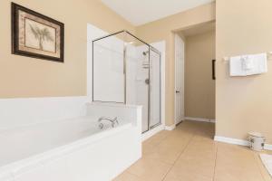Ein Badezimmer in der Unterkunft Orlando Resort Rentals at Universal Boulevard