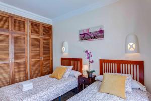 Łóżko lub łóżka w pokoju w obiekcie Hipoclub Villas, Aguamarina 4