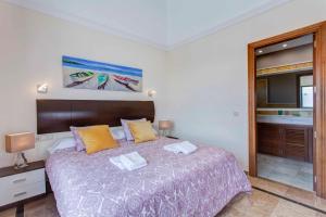 Łóżko lub łóżka w pokoju w obiekcie Hipoclub Villas, Aguamarina 4