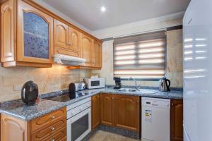 Kuchnia lub aneks kuchenny w obiekcie Hipoclub Villas, Aguamarina 4