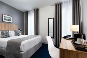 Postel nebo postele na pokoji v ubytování Hôtel Moulin Vert