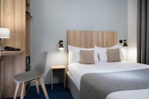 Postel nebo postele na pokoji v ubytování Hôtel Moulin Vert