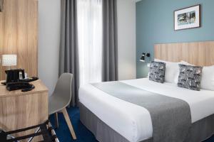 Postel nebo postele na pokoji v ubytování Hôtel Moulin Vert