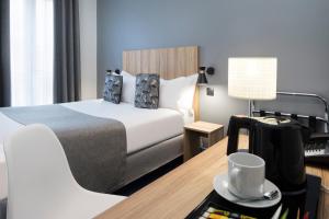 Postel nebo postele na pokoji v ubytování Hôtel Moulin Vert