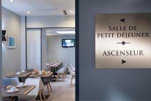 Gallery image of H&ocirc;tel Moulin Vert in Paris