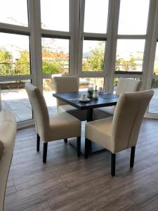 Ein Sitzbereich in der Unterkunft Skycity Hotel Atrigon
