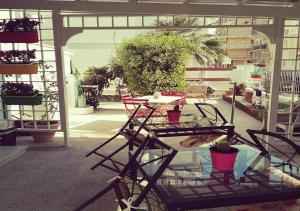 a patio with a table and chairs and plants at B&B GALLETTO in Porto San Giorgio