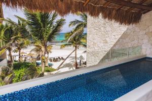 Bazén v ubytování Tago Tulum by G Hotels nebo v jeho okolí