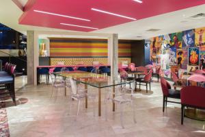 En restaurant eller et spisested på Staypineapple, The Maxwell Hotel, Seattle Center Seattle