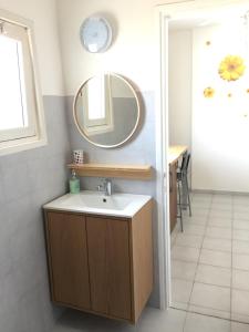 Баня в Apartment in a good location Ashdod