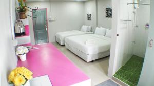 Postel nebo postele na pokoji v ubytování Ma Non Nont Hotel & Apartment