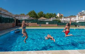 Bazén v ubytování Hotel Platja d'Aro nebo v jeho okolí