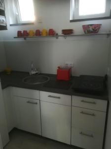 Kuchyň nebo kuchyňský kout v ubytování Zentral gelegene Wohnung in Velbert-Mitte + 1 fotografie