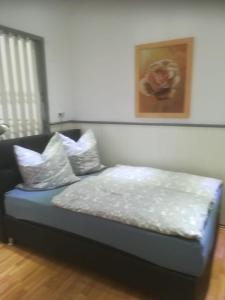 מיטה או מיטות בחדר ב-Zentral gelegene Wohnung in Velbert-Mitte