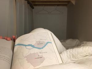 瓦丹旅馆客房内的一张或多张床位