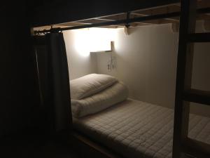 瓦丹旅馆客房内的一张或多张床位