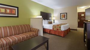 a hotel room with a bed and a couch at Best Western Plus Huntersville in Huntersville