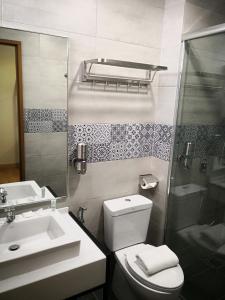A bathroom at Aman Tioman Beach Resort