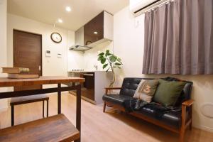 Ein Sitzbereich in der Unterkunft Origami Residential Suite - Tokyo Asakusa Skytree