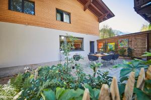 Κήπος έξω από το LALA home Chalet & Appartement