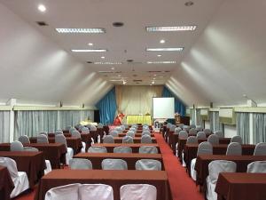 a room with rows of chairs and a screen at Duenshine Resort in Kanchanaburi
