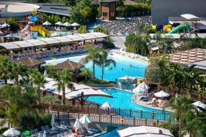 Bazén v ubytování Adalya Elite Lara Hotel - Ultra All Inclusive nebo v jeho okolí