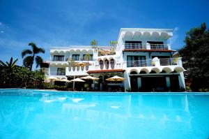 a large swimming pool in front of a building at iRoHa Garden Hotel & Resort in Phnom Penh