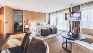 Televiisor ja/või meelelahutuskeskus majutusasutuses Elizabeth Arthotel Adults Only