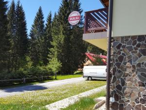 A garden outside Apartments Michalka - ap. dom Skalka