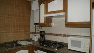 Kuchyň nebo kuchyňský kout v ubytování Apartamento 1ª línea de playa VT-35658-CS