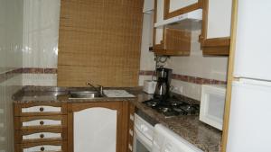 Kuchyň nebo kuchyňský kout v ubytování Apartamento 1ª línea de playa VT-35658-CS