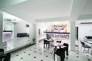Posezení v ubytování Hotel Leonardo