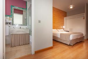 Postel nebo postele na pokoji v ubytování AACR Hotel Monteolivos