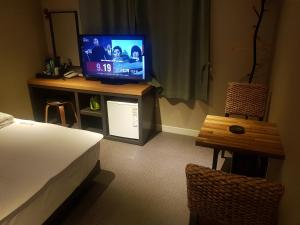 TV a/nebo společenská místnost v ubytování Sunshine Motel + 13 fotografií