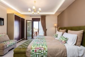 A bed or beds in a room at Ino Villa, Unique Group Gatherings, By ThinkVilla