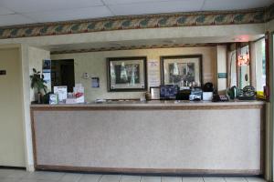 Ο χώρος του λόμπι ή της ρεσεψιόν στο Scottish Inn Knoxville