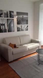 A seating area at Gioel Studio