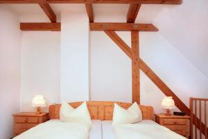 A bed or beds in a room at Hotel Rodebachmühle