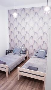 Guest Room RÓWNA客房内的一张或多张床位