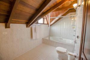 Bagno di Johnscher by SJ - San Juan Curitiba
