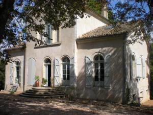 an old white house with stairs in front of it at Manoir Larcouillet in Merles