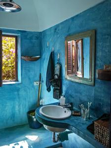 Phòng tắm tại Dammuso sulla scogliera - Pantelleria