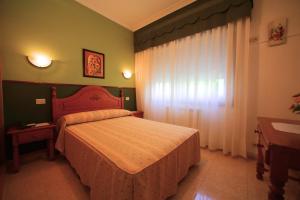 Łóżko lub łóżka w pokoju w obiekcie Hotel La Costera