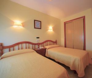 Łóżko lub łóżka w pokoju w obiekcie Hotel La Costera