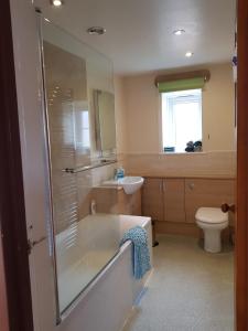 a bathroom with a tub and a sink and a toilet at 6 Seatown, Lossiemouth in Lossiemouth